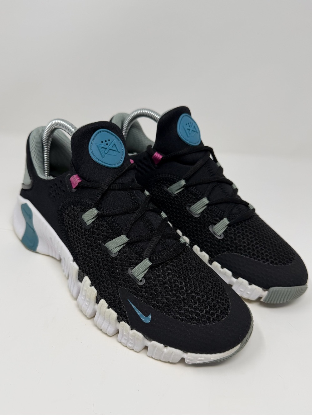 Women’s Nike Metcon Black Mesh Athletic Sneakers with Teal Accents Sz.8.5